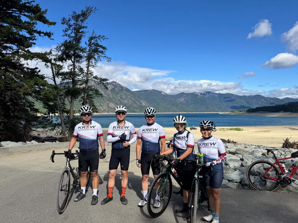 KREW riders with bikes at a mountain reservoir